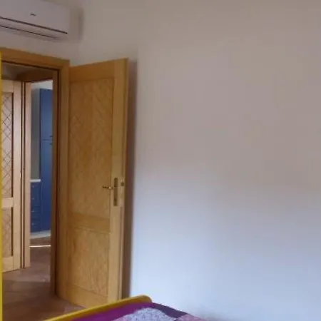 Daire Locazione Turistica Casa Arcobaleno 1 *